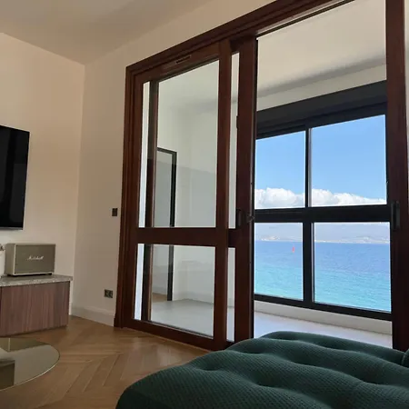 Hyper Centre, Front De