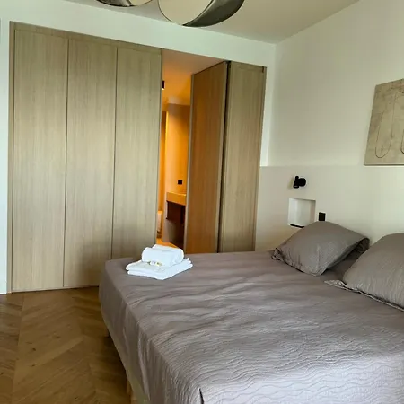 Hyper Centre, Front De 아파트 아작시오