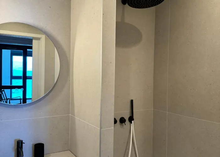 Hyper Centre, Front De