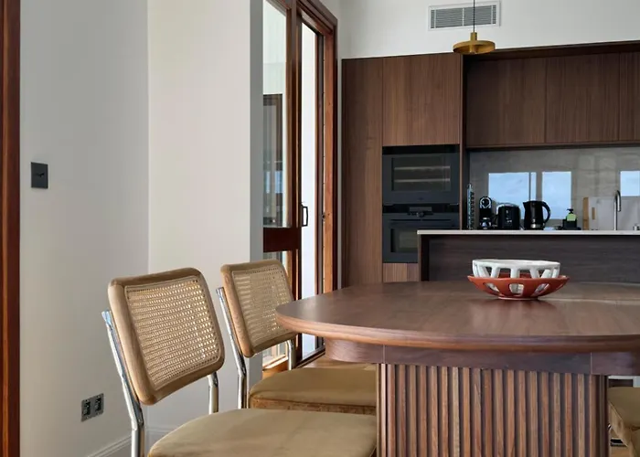 Hyper Centre, Front De Daire *